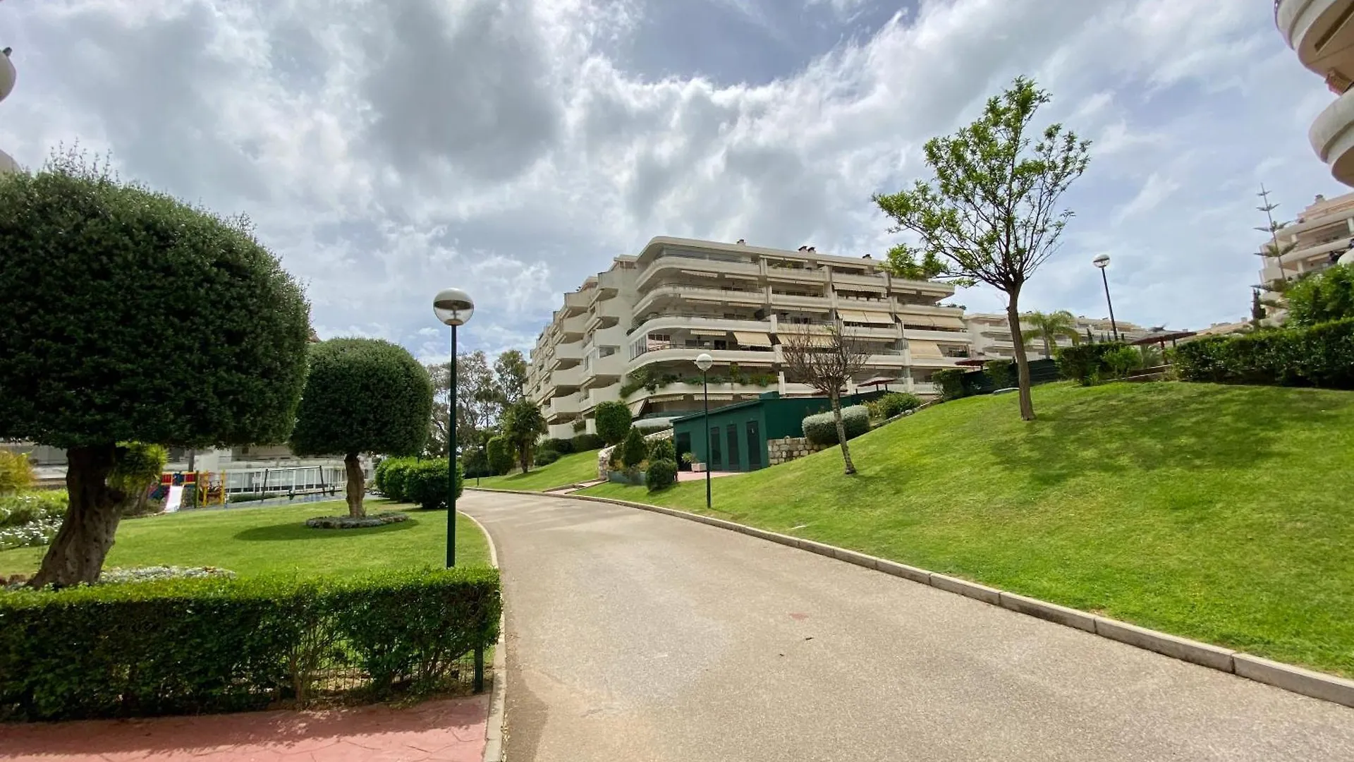 Apartamento Con Vistas Y Terraza En Guadalmina Mad Marbella