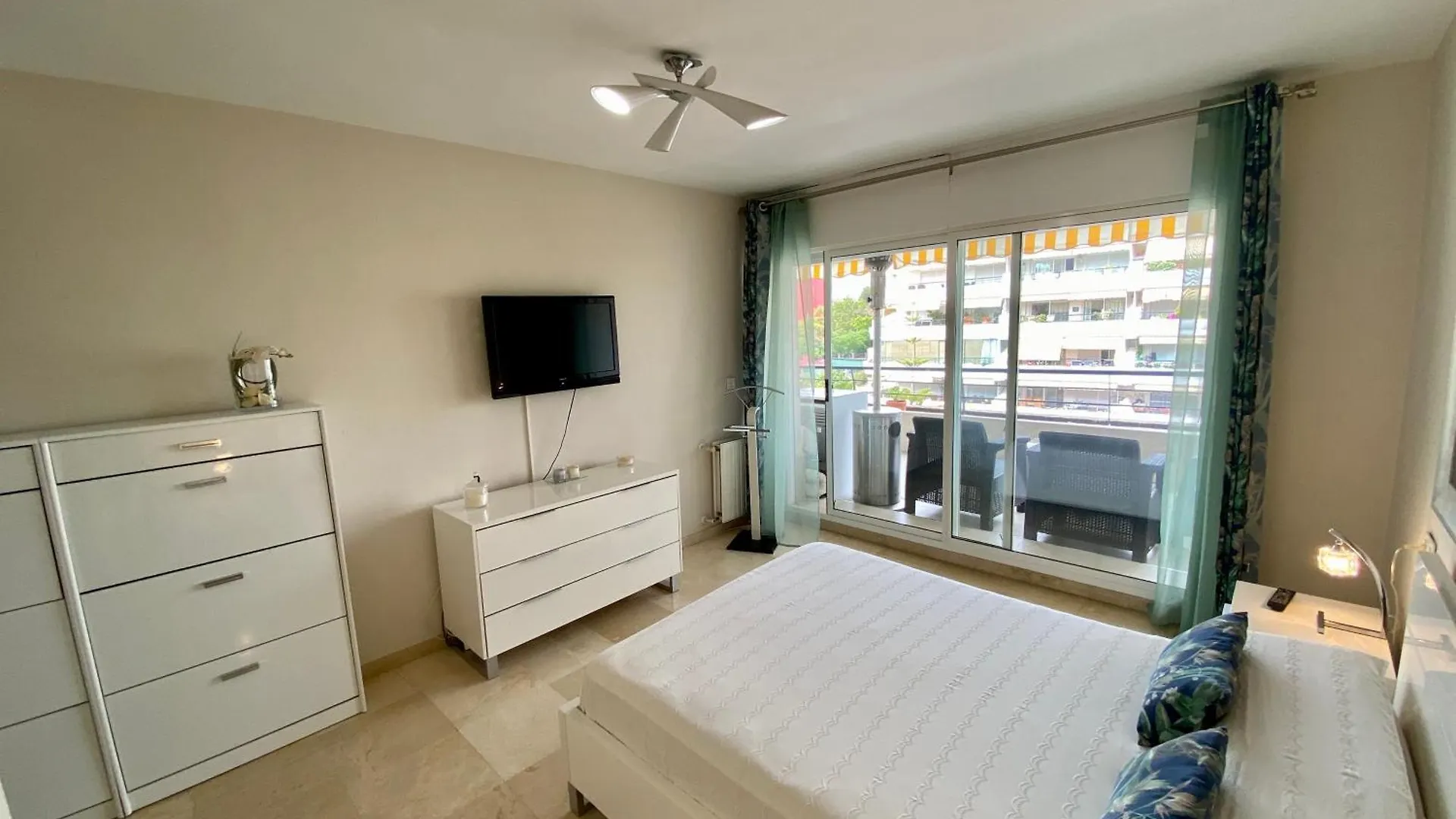Apartamento Con Vistas Y Terraza En Guadalmina Mad Marbella